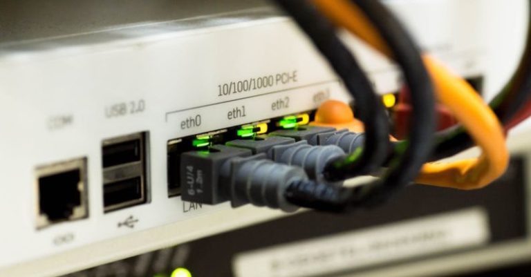 Internet - White Switch Hub Turned on