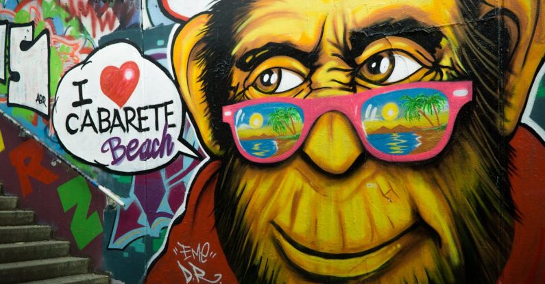 Graffiti Art - Gorilla Wearing Pink Sunglasses Graffiti